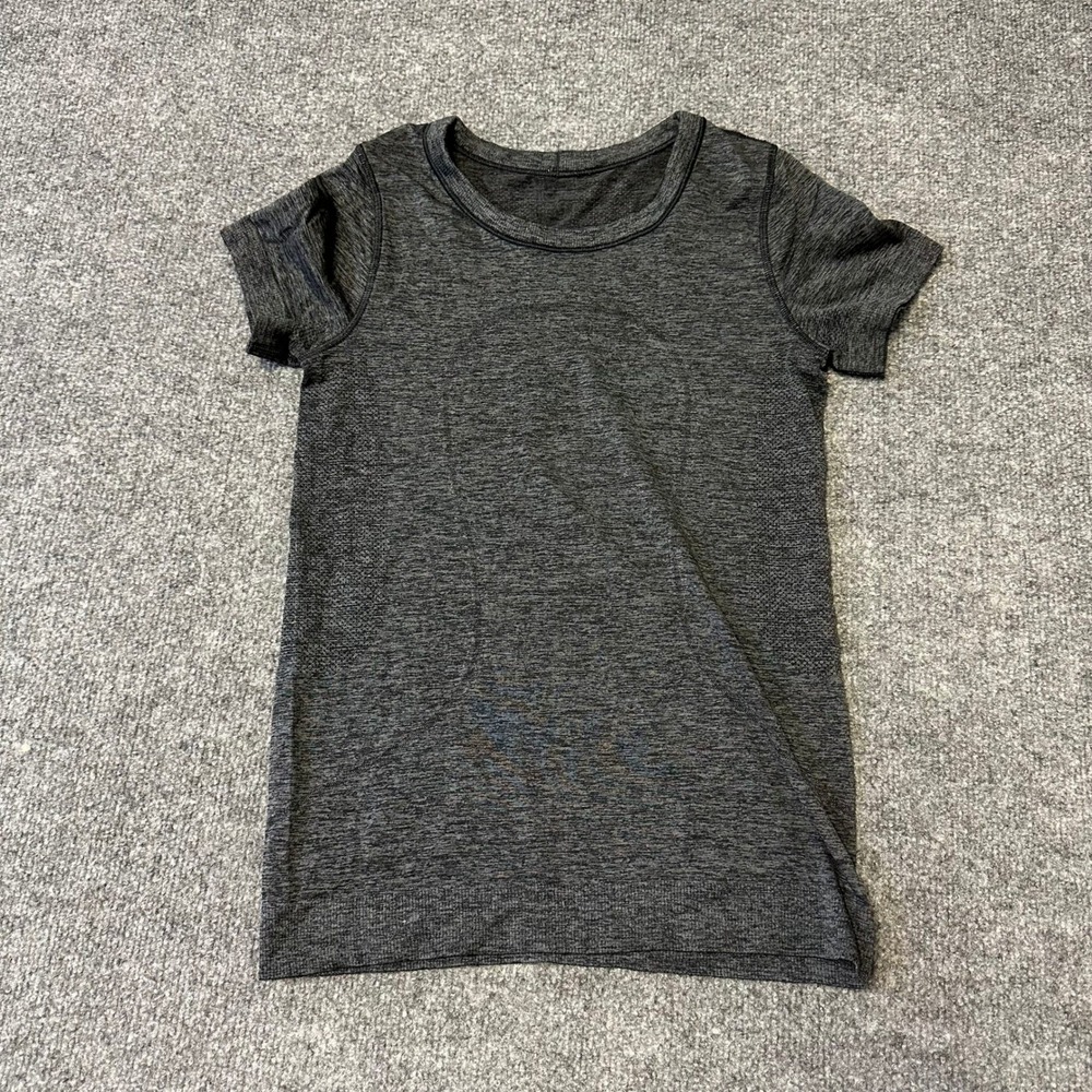 Lululemon Shirt Womens Size 4 Grey Swiftly Tech Short Sleeve Athletic Workout